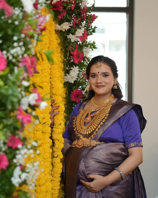 The beautiful mom-to-be, Varsha, at her baby shower. I created a soft and radiant makeup look to enhance her natural pregnancy glow.