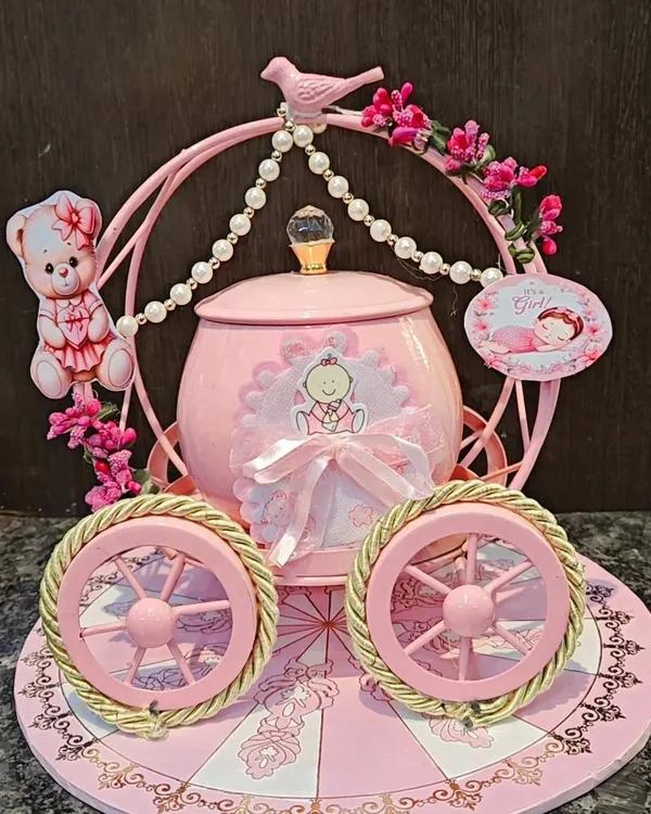 I believe every baby's arrival deserves a grand welcome. This pink princess carriage hamper is one of my favorite creations, designed to be a stunning centerpiece for a baby girl announcement or first birthday. It’s not just a gift, it’s a keepsake.