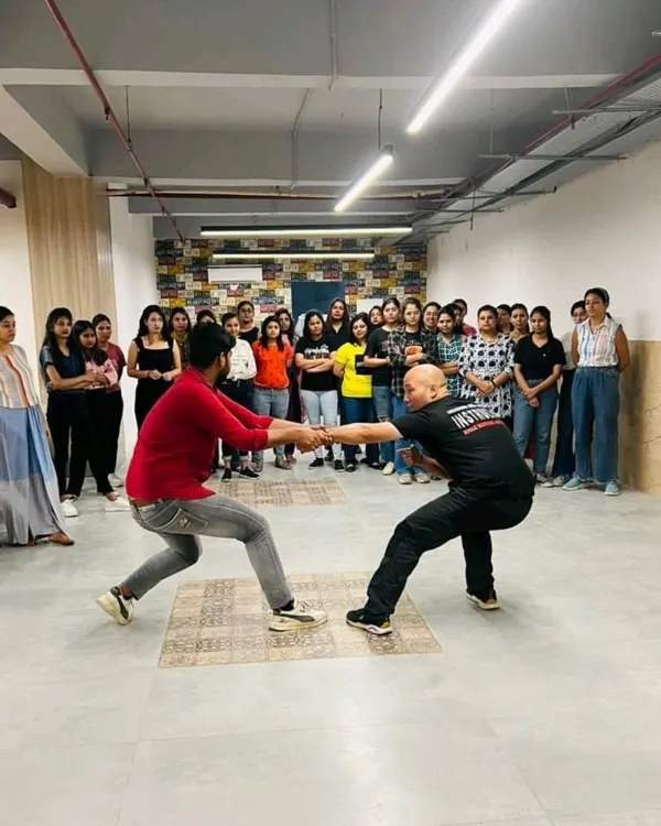 In this corporate session, I demonstrate how to use body weight and structure to control an opponent, even if they are stronger. This drill also builds trust and communication between team members as they learn to work together.