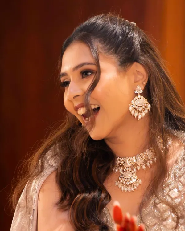 A laugh that lights up the room. For her sangeet, we created a look that was effortless and natural, allowing her joyful spirit to be the main focus. The makeup was designed to last through every smile and dance move.
