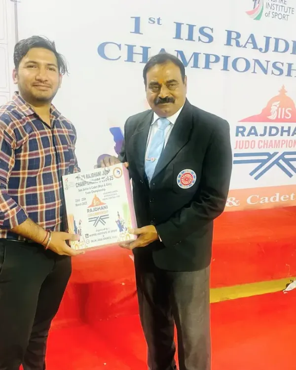 We were proud to be the official physiotherapy sponsor for the 1st IIS Rajdhani Judo Championship. Here, one of our team members is recognized for our contribution to ensuring the health and safety of the young judo athletes.