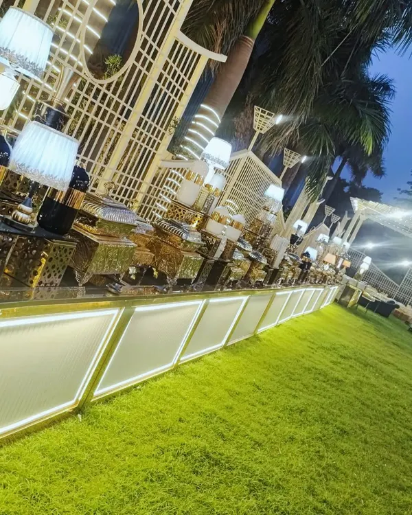Our premium LED-lit buffet counter adds a modern and luxurious feel to this outdoor evening event.