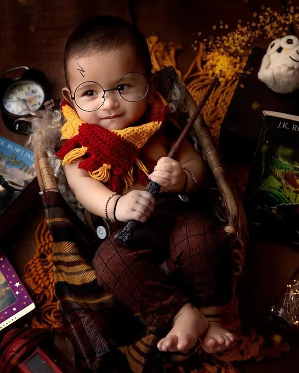 Expecto Patronum! This little wizard is all set with his wand and Gryffindor scarf. The Harry Potter themed photoshoot is one of my most requested setups, and it’s perfect for parents who are fans of the magical world.