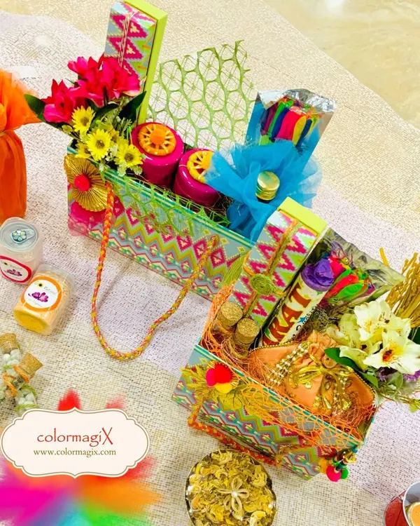 Add more color to your Holi celebrations with our vibrant gift hampers. This basket-style bag is overflowing with treats, gulal, and other festive items, making it a complete gift of joy.