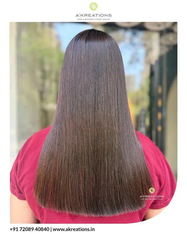 This is your sign to treat your hair like royalty. The result of one of our nourishing treatments, leaving the hair incredibly sleek, straight, and glossy.