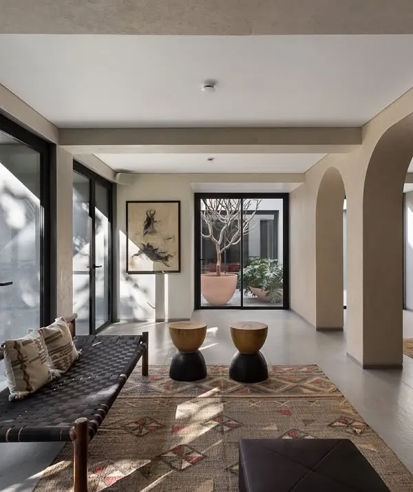 The entrance colonnade of the Mango Orchard House, with its series of arches, frames views of the garden and the internal courtyard, creating a beautiful transition from the outdoors in.