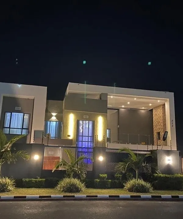This home's facade comes alive at night. I use strategic exterior lighting to highlight the architectural lines, textures, and landscaping, creating a warm and dramatic presence after dark.