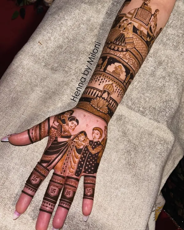 This custom bridal mehendi tells a personal story, featuring a detailed portrait of the bride with her family. It's this level of personalization and emotion that I love bringing to life through my art.