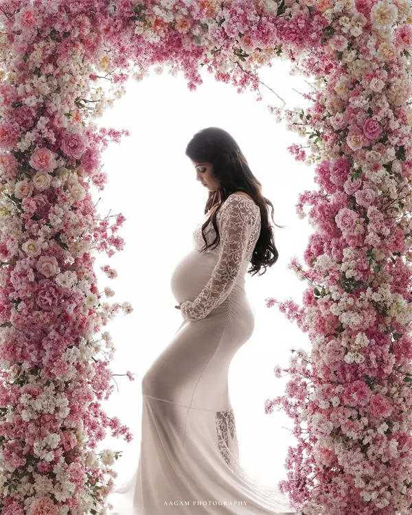 This is the art I strive to create. A portrait that captures the quiet grace and strength of motherhood, framed by the beauty of nature. It's more than a photo; it's a legacy of this fleeting, magical time.