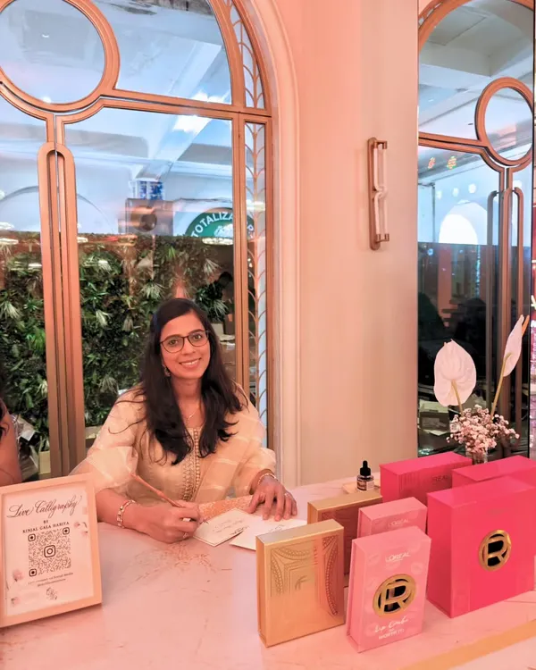 My live calligraphy station at the L'Oréal Paris Diwali party. I set up my desk to be an inviting space where guests could watch their personalized cards being created right before their eyes.