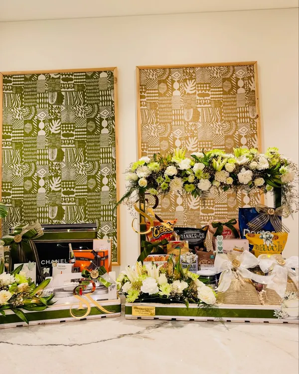 A grand statement for a 'devar's' Roka. This twin-tray ensemble, in forest green and ivory, was designed for a thoughtful 'bhabhi' to blend bespoke bridal gifts with a gourmet indulgence for the whole family.