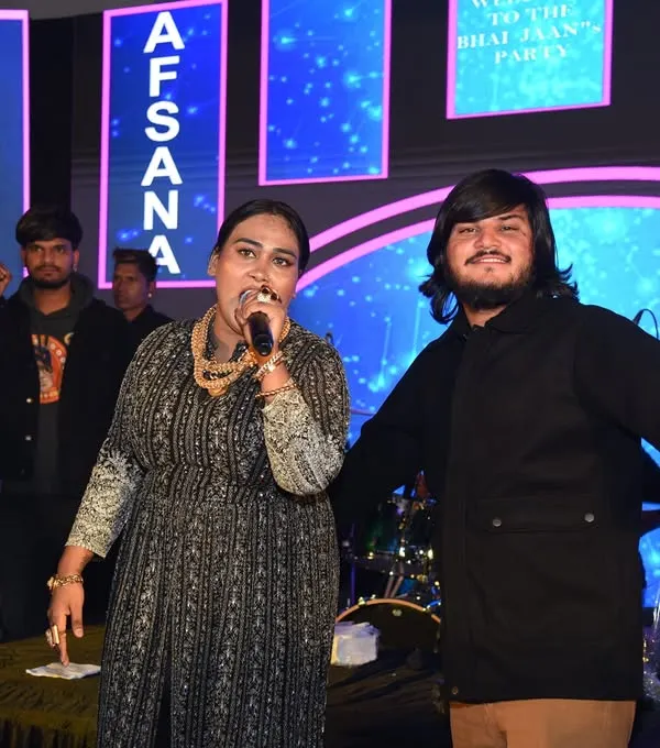 On stage with the queen of vocals, Afsana Khan. Her energy is infectious, and having her perform live is a guaranteed way to make the event a massive hit with all your guests.