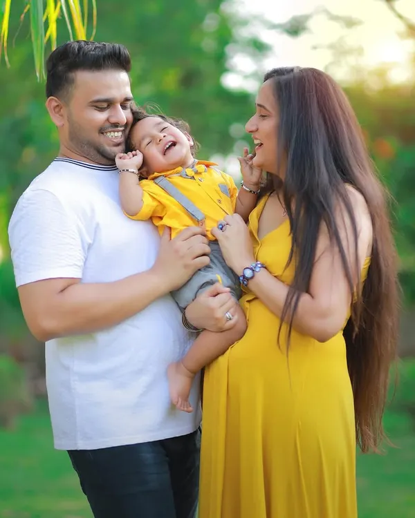 We believe the best family portraits are the ones filled with laughter. This outdoor family photoshoot captures a moment of pure, unscripted joy during the beautiful golden hour.
