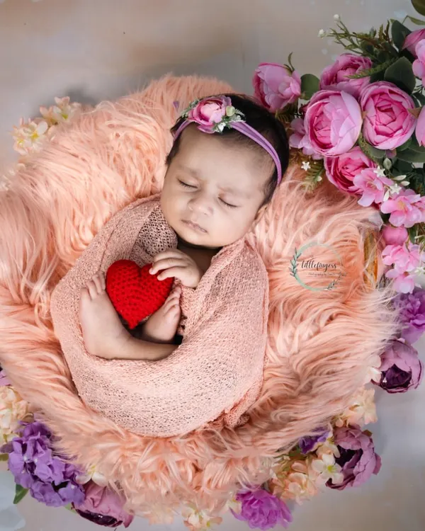 A tiny heart, held by the tiniest hands. I believe in capturing the pure, simple love that surrounds a new baby, creating memories that you will hold in your own heart forever.