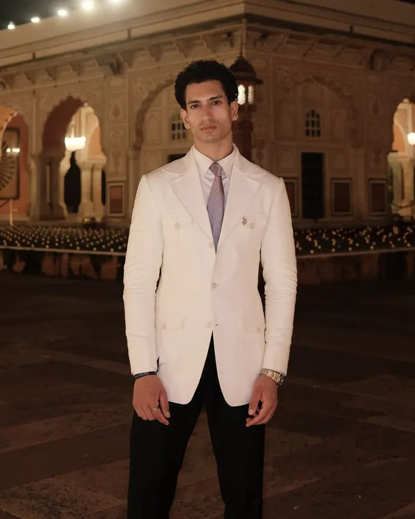 We were honored to dress Mr. Vipul Juneja in this bespoke white linen suit for an event at the majestic Jaipur City Palace. It's a look that exudes royal elegance and timeless style.
