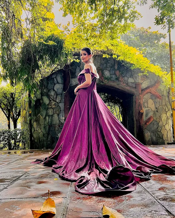 A breathtaking shot of our wine-colored long-trail gown, perfect for a dramatic pre-wedding photoshoot in a scenic location.