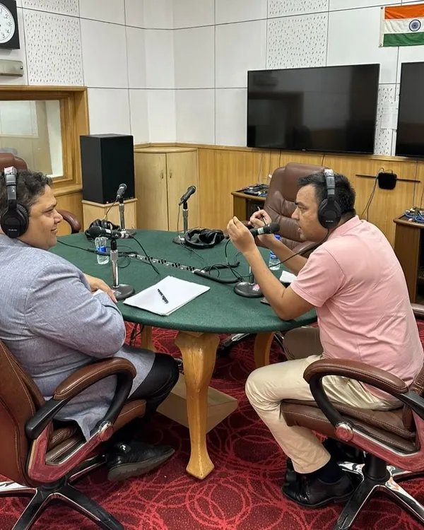 During a special phone-in program at All India Radio, I provided live answers to consumer questions. The discussion centered on the Consumer Protection Act and how individuals can use its provisions to resolve disputes with companies.