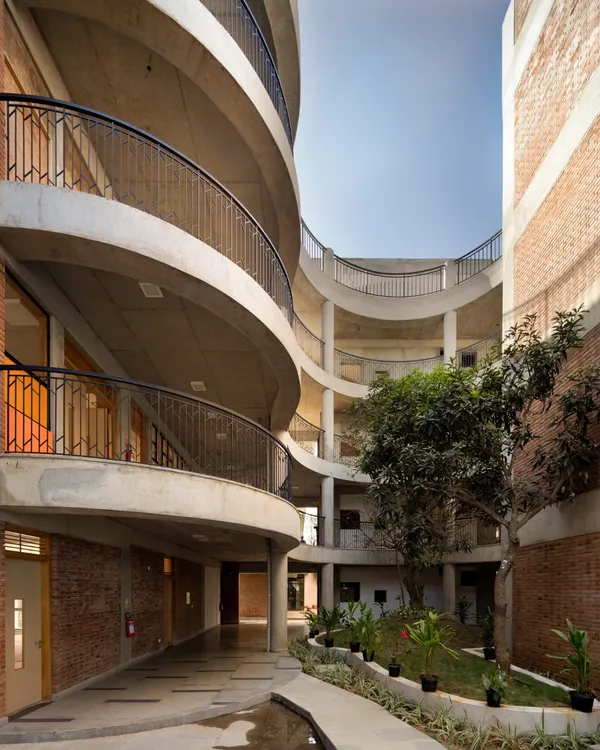 We devise ways to weave wonder into the everyday. The curved balconies and central courtyard of this school create a dynamic and engaging environment, where a simple walk between classes becomes a moment of discovery.