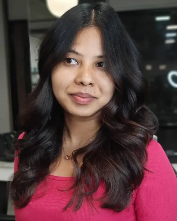 Soft waves and face-framing layers are the perfect combination for a hair glow-up. This style adds bounce, texture, and a lot of confidence.