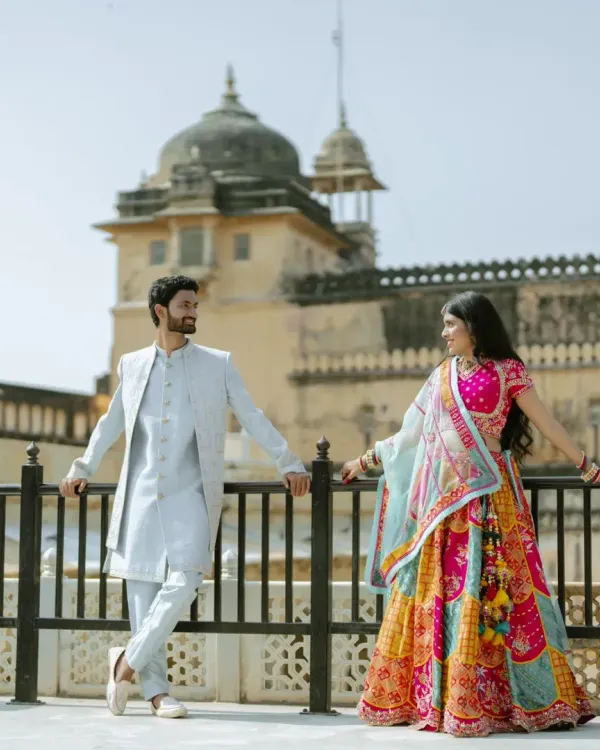 Against the iconic domes of Amber Fort, this candid couple photo captures a moment of shared joy. I focus on creating a relaxed atmosphere where you can be yourselves, resulting in natural and authentic pre-wedding pictures.