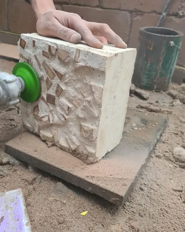 We are always exploring ways to use waste materials. Here, we are testing a new type of wall cast using wood waste from a furniture factory, with wood chips substituting for aggregate.