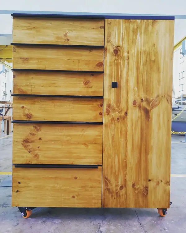 This modern, mobile storage cabinet was a final project for our diploma students. It combines natural wood grain drawer fronts with a sleek, dark-painted carcass, showcasing skills in both solid wood and panel processing.