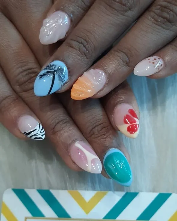 This set shows what my 'Unlimited Nail Art' offer is all about. I hand-painted a different design on each nail, including zebra print, a palm tree, a juicy strawberry, and fun textures. If you can't pick just one style, you don't have to.