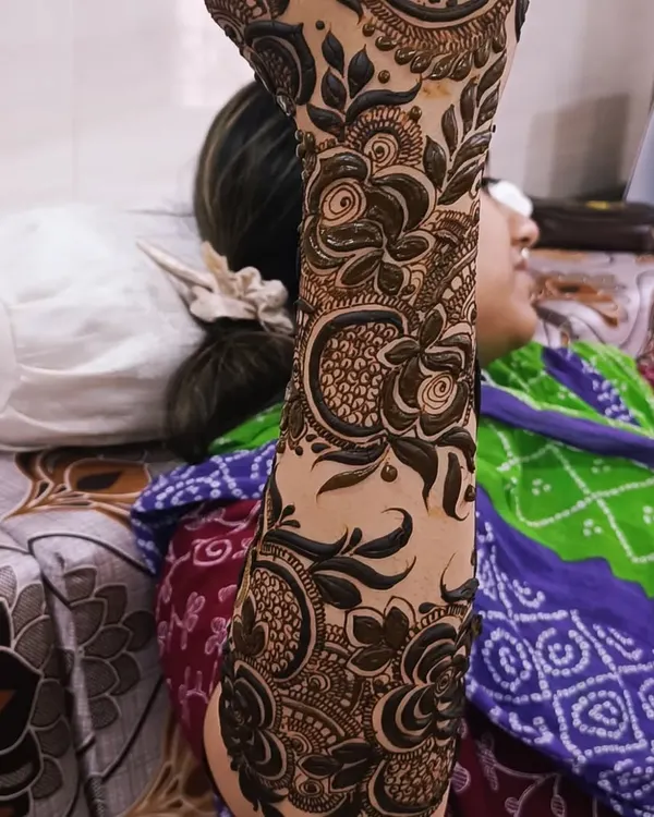 This is a close-up of a Dubai-style floral design on the arm. The focus is on bold, shaded flowers and leaves, creating a pattern that stands out beautifully against the skin.
