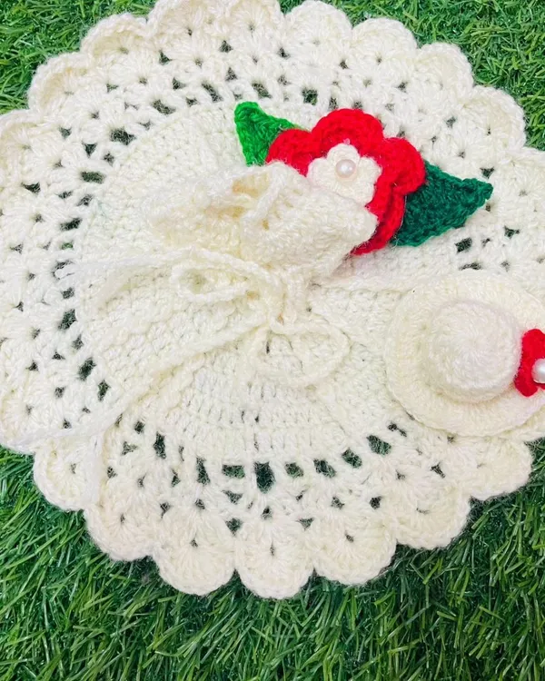 An elegant off-white summer dress featuring a delicate red rose and a matching crochet hat. This lightweight poshak is perfect for keeping Kanha Ji cool and stylish.