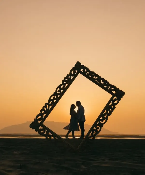 A perfect silhouette against the sunset, framing a timeless moment of love. This is the kind of artistic, creative pre-wedding photography I love to create, turning your story into a piece of art.