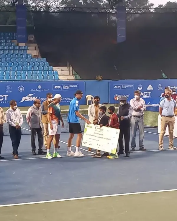 Our students presenting the winner's cheque at the Bengaluru Open 2022. We believe in involving our youth players in professional events to give them invaluable exposure to the world of competitive tennis.