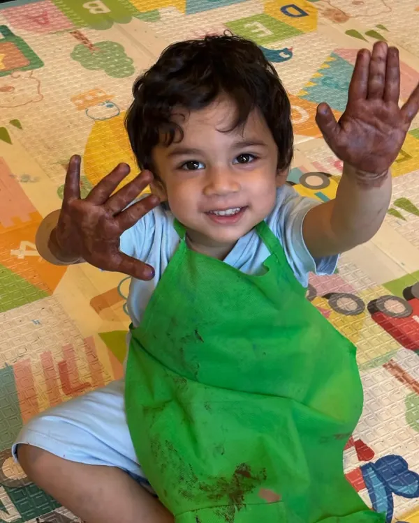 This is what pure joy looks like! I love seeing happy faces and messy hands, which is what my art sessions are all about. This little artist is proudly showing off his hands after a fun session of finger painting.