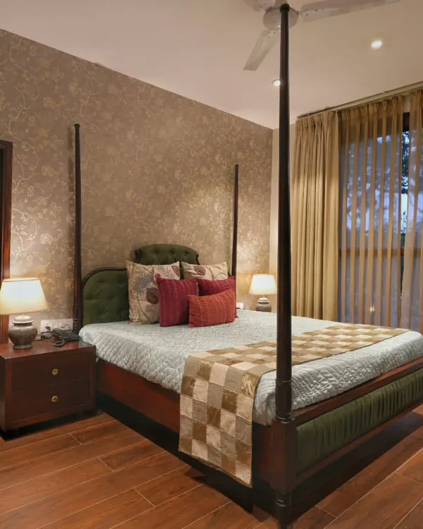 The highlight of this bedroom in the Doon Homestay is the four-poster bed, which exudes luxury. We paired it with a textured wallpaper in a neutral tone and rich wooden flooring to create a warm, opulent, and restful environment.