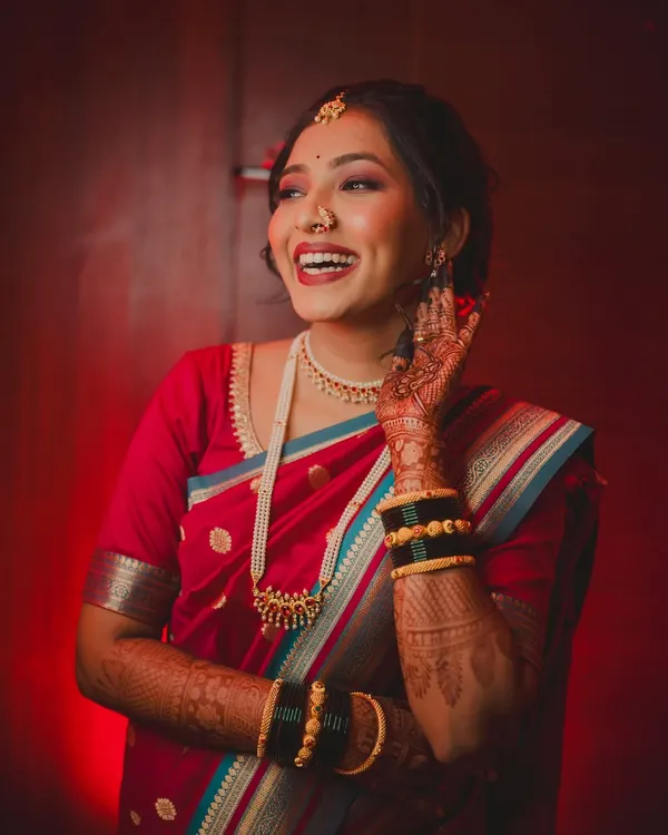 A moment of pure, uninhibited laughter. This candid shot of a Maharashtrian bride captures her genuine joy, showing that the most beautiful portraits are often the most natural ones.