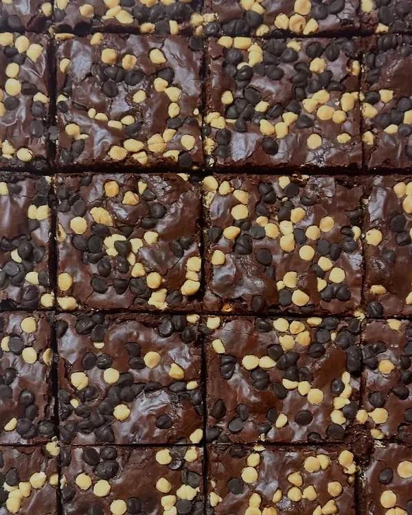 A full tray of our signature eggless fudge brownies, loaded with a mix of dark and white chocolate chips. They have a perfect crinkle top and a rich, gooey centre.