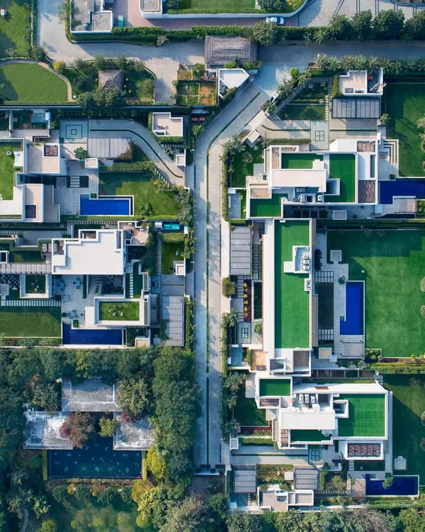 This aerial plan of five sister homes shows how we create a sense of community while maintaining privacy. Each Vastu-compliant home opens into its own green landscape, balancing a modern lifestyle with natural serenity and security.