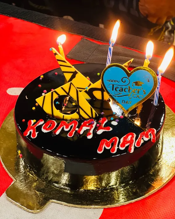 My students made me feel so special on Teacher's Day with this beautiful cake. I am so grateful for their love and appreciation.
