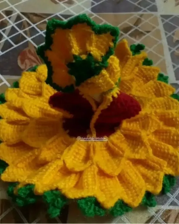 Our popular sunflower poshak for Kanha ji, handcrafted with soft wool. The layered petals give the dress a full, beautiful shape, and it comes with a matching cap to complete the look.
