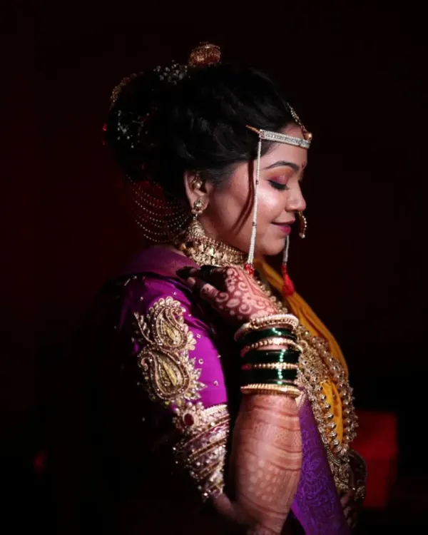 This is the complete Marathmola bridal look. I focus on creating a stunning yet comfortable drape, complemented by traditional makeup and hairstyling, so my bride feels confident and beautiful throughout her wedding day.