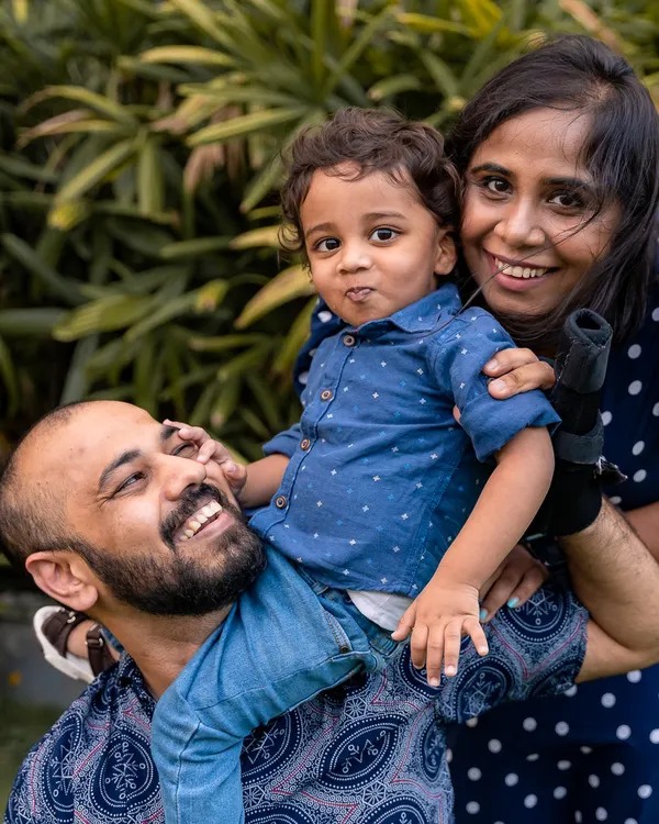 This is what pure family joy looks like. I captured this beautiful, unposed moment during an outdoor session, with the little one perched on his father's shoulders, sharing a playful giggle with his mom. These candid family portraits are all about capturing your genuine connection and happiness.