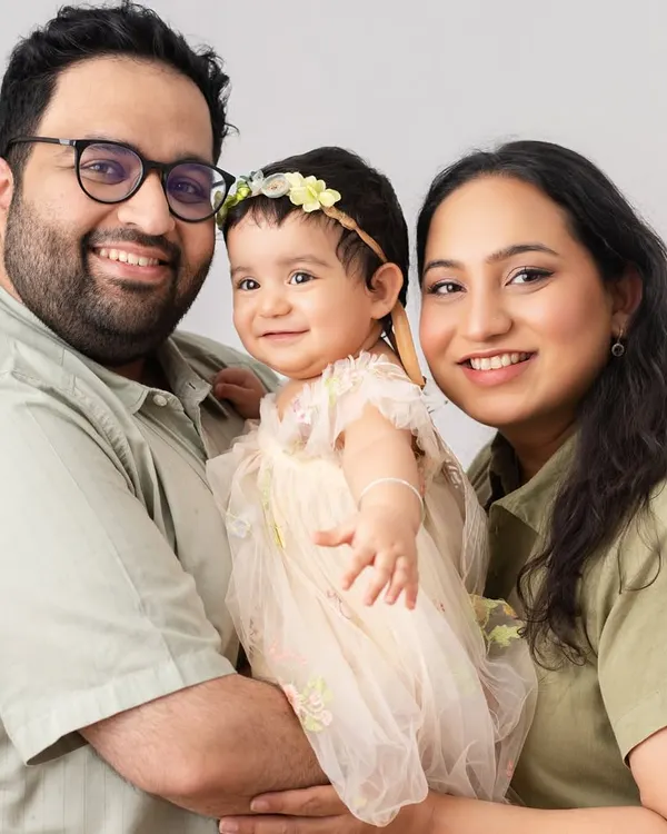 The perfect family portrait. Everyone looking at the camera, with genuine smiles. This is a classic shot that becomes a treasured family heirloom, documenting this beautiful stage of your life.