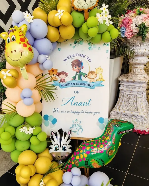 A jungle-themed welcome sign for a Mundan ceremony. I use a mix of green and yellow balloons, animal-shaped foil balloons, and a custom-printed welcome board for the event entrance.