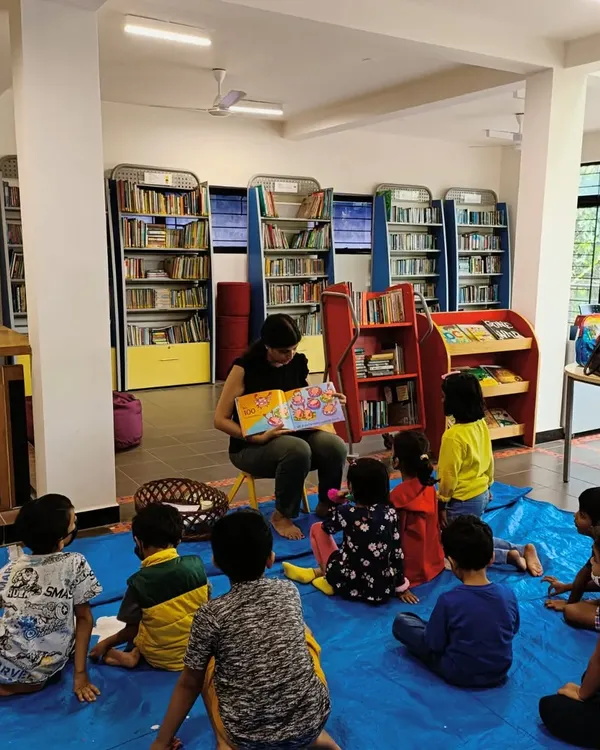 A storytelling session during our mathemagical Saturday. We used the book "One is a Snail, Ten is a Crab" to make learning to count a hilarious and memorable experience.