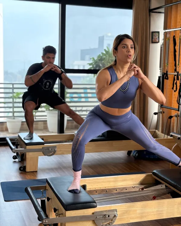 This is what functional fitness looks like in action. Here, we are performing synchronized side lunges on the Pilates reformer, an exercise that builds lower body strength, stability, and coordination. It’s a challenging yet rewarding movement that prepares your body for real-life activities.