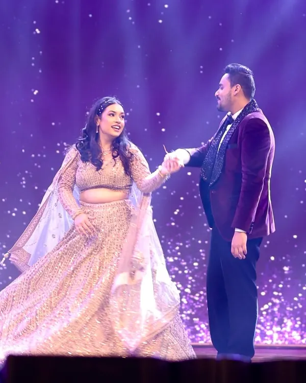 Capturing that perfect, in-between moment during a couple's dance. It's these little interactions that show the real chemistry and make the performance special.