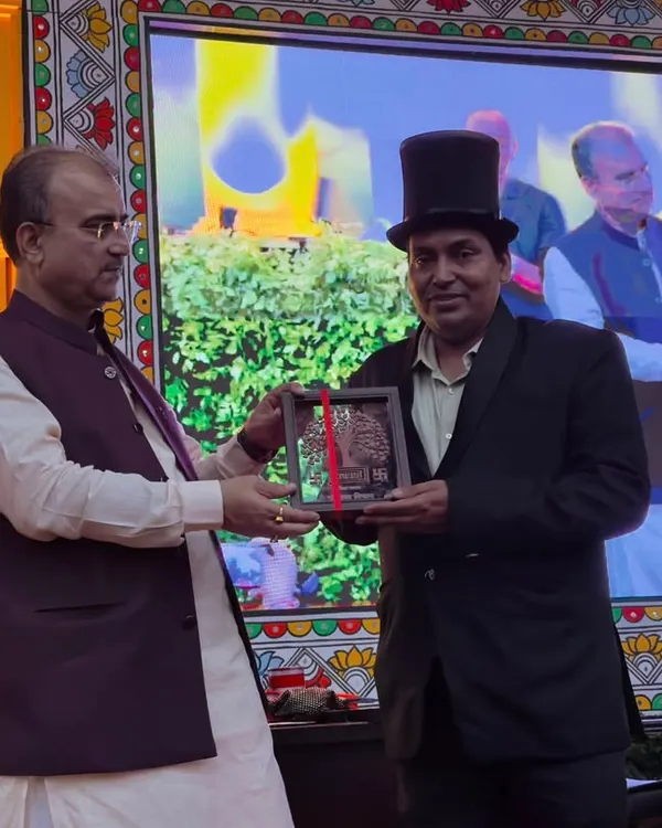 I was honored to be recognized for my performance by Health Minister Shri Mangal Pandey at the Aarogya Parv in Patna. It's a privilege to use my magic to bring joy to important public events.