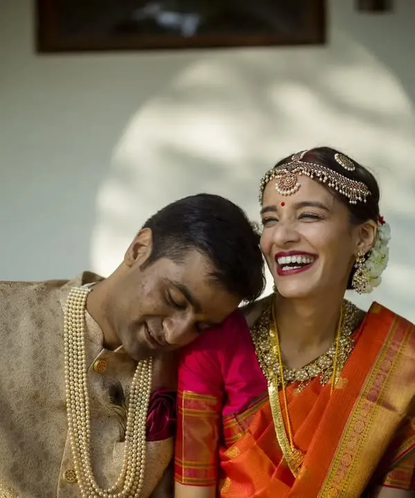 This is the essence of my "no pressure, no posing" philosophy. A groom rests his head on his bride's shoulder, and she breaks into a genuine, joyous laugh. This is real, unscripted happiness.