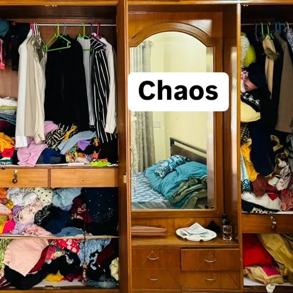 This is a sight that causes stress for so many people. A wardrobe filled with piles of clothes makes it impossible to find anything and starts the day with frustration.