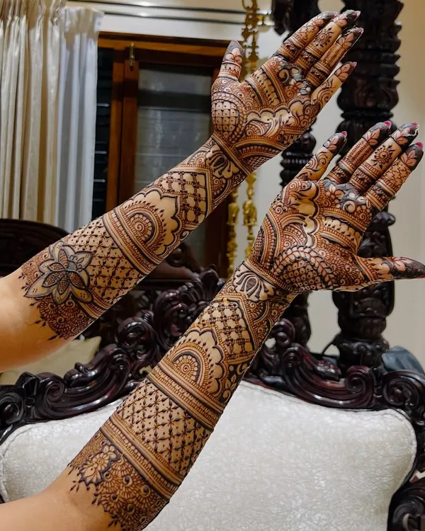 This is the kind of full-coverage bridal mehendi I love to create. Every inch is filled with intricate details, from the traditional jaali patterns to the delicate floral work on the forearm, ensuring your hands are a work of art.