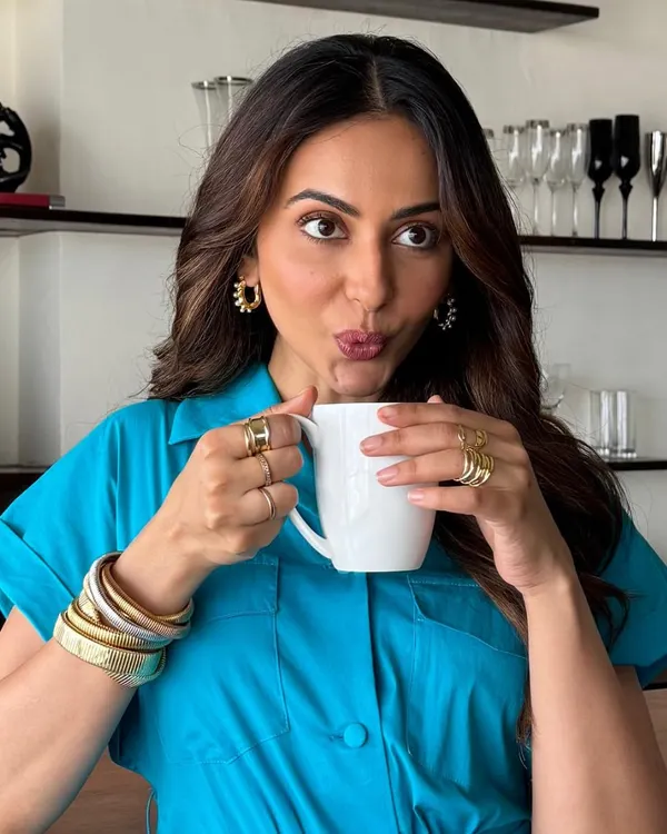 The gorgeous Rakul Preet Singh starting her day right, accessorized with a chunky Upakarna bangle stack. She’s wearing the Triple Chunky Twisted Bangle and the Chunky Gold Twisted Bangle for an effortlessly chic look.
